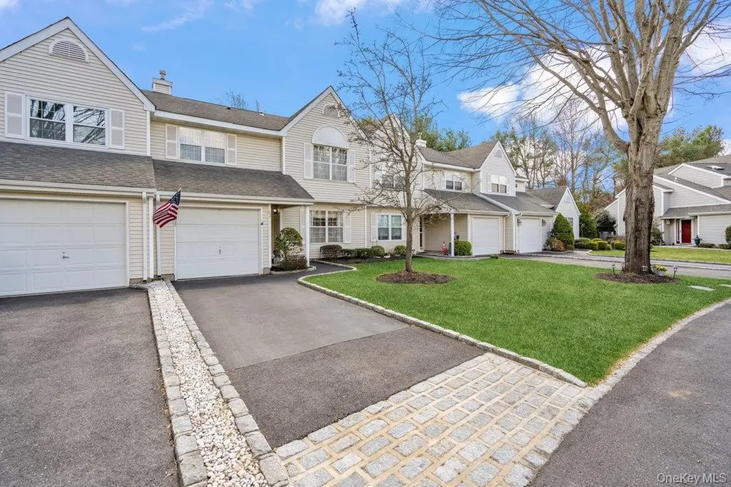 62 Mystic Circle Bay Shore NY 11706