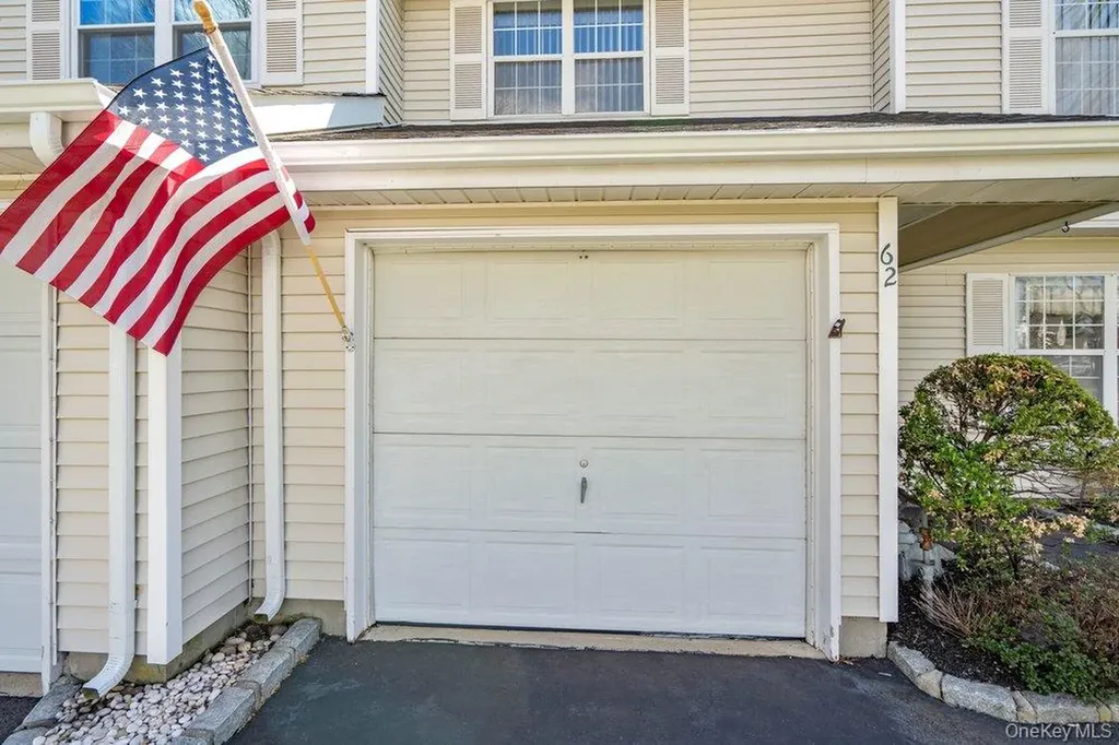 62 Mystic Circle Bay Shore NY 11706