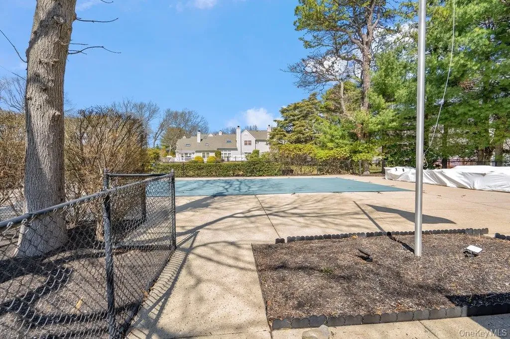 62 Mystic Circle Bay Shore NY 11706