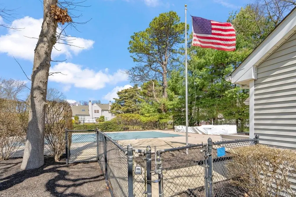 62 Mystic Circle Bay Shore NY 11706