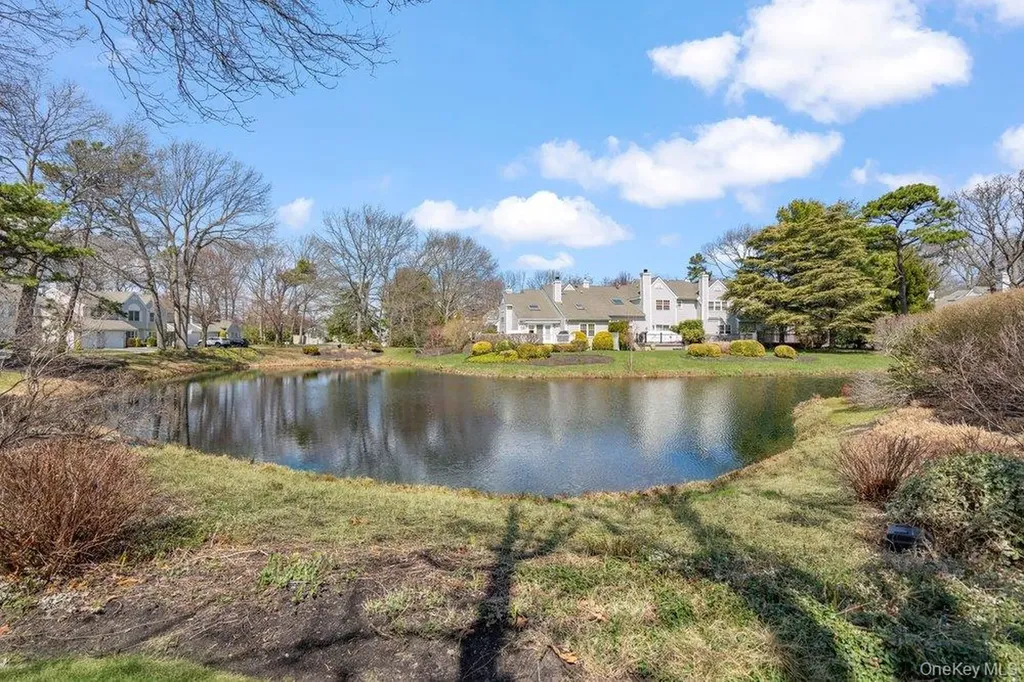 62 Mystic Circle Bay Shore NY 11706