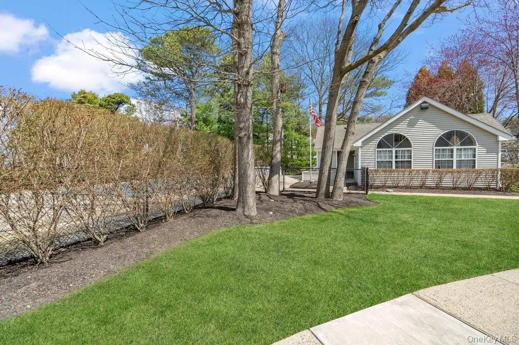 62 Mystic Circle Bay Shore NY 11706