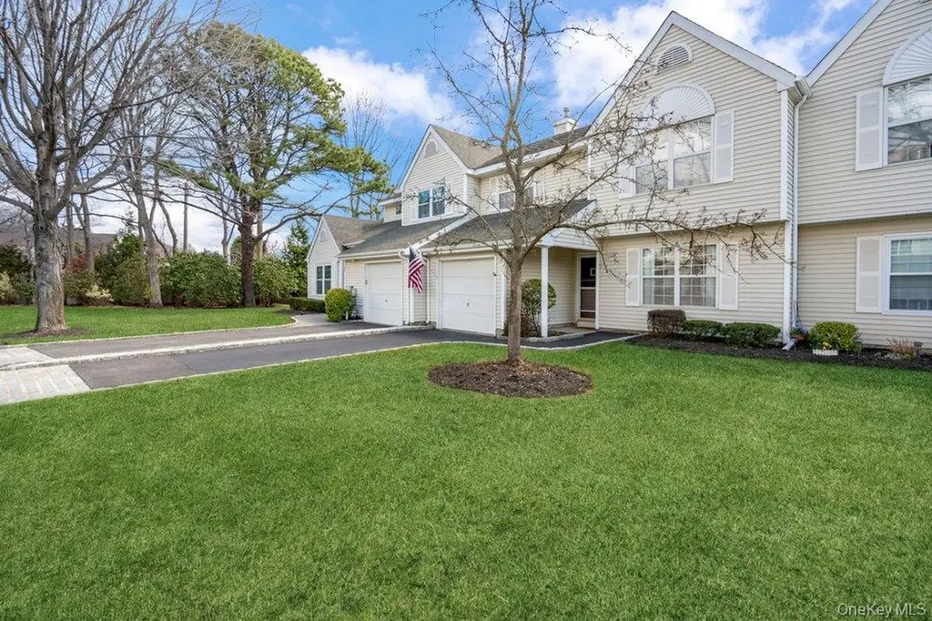 62 Mystic Circle Bay Shore NY 11706