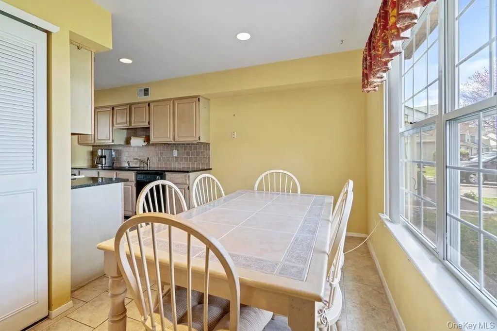 62 Mystic Circle Bay Shore NY 11706