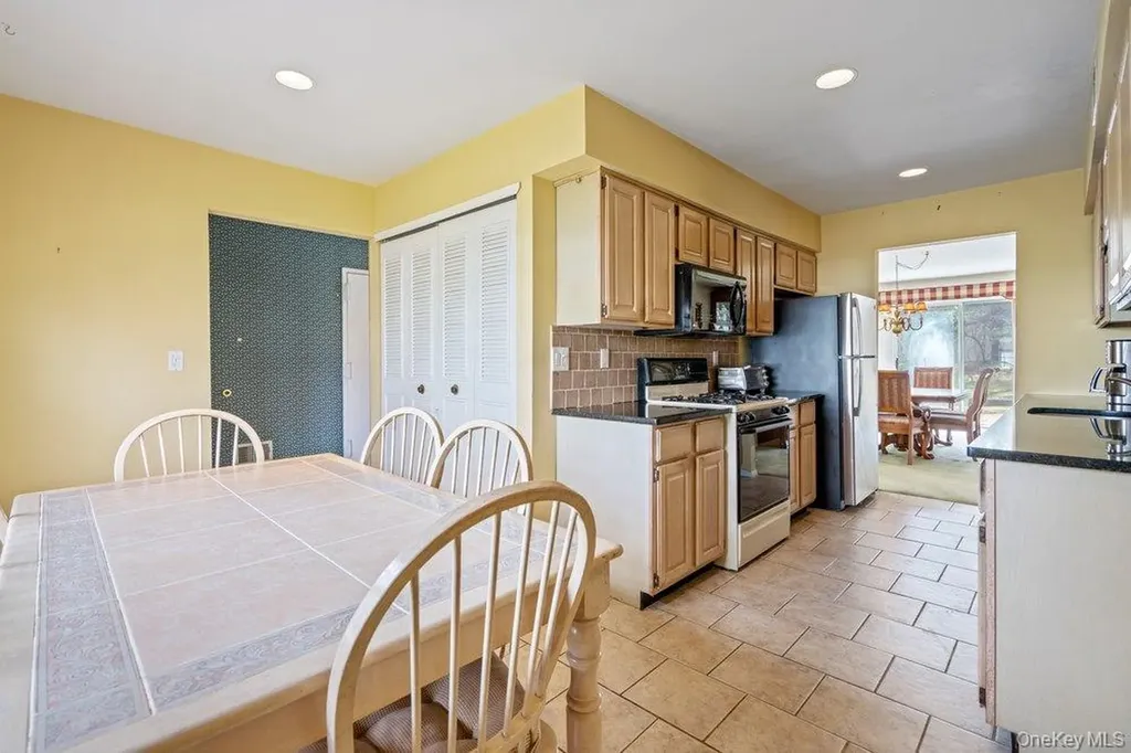 62 Mystic Circle Bay Shore NY 11706