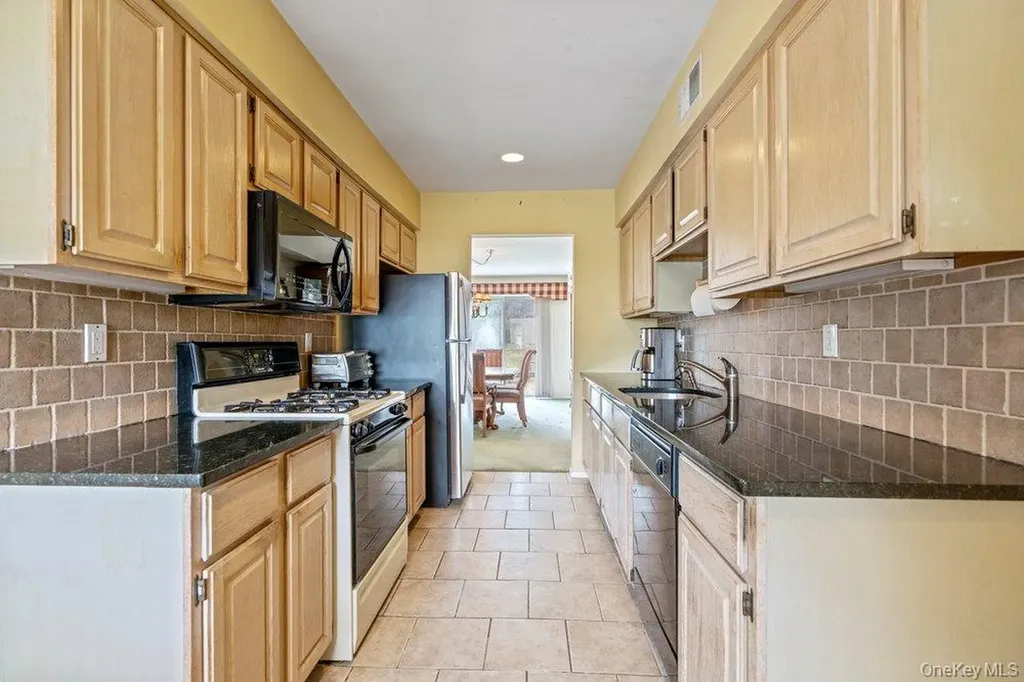 62 Mystic Circle Bay Shore NY 11706
