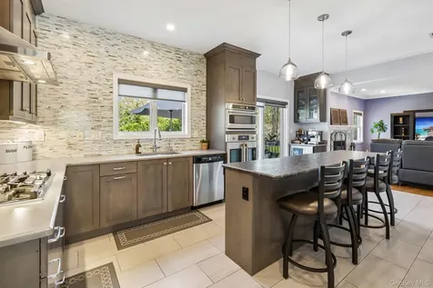 10 Alex Court West Nyack NY 10994