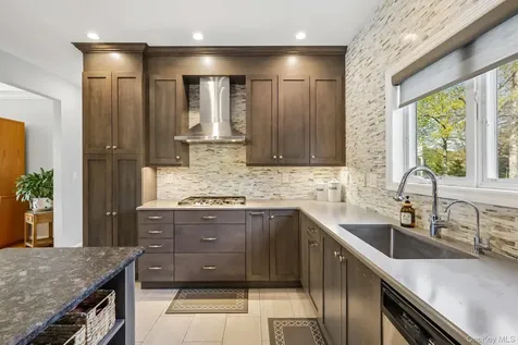 10 Alex Court West Nyack NY 10994