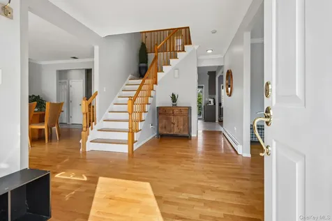 10 Alex Court West Nyack NY 10994