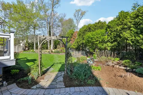 10 Alex Court West Nyack NY 10994
