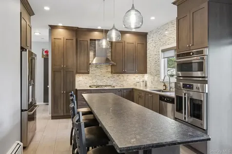10 Alex Court West Nyack NY 10994