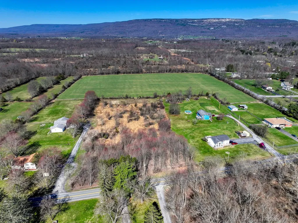 5 Stokes Lane Gardiner NY 12525