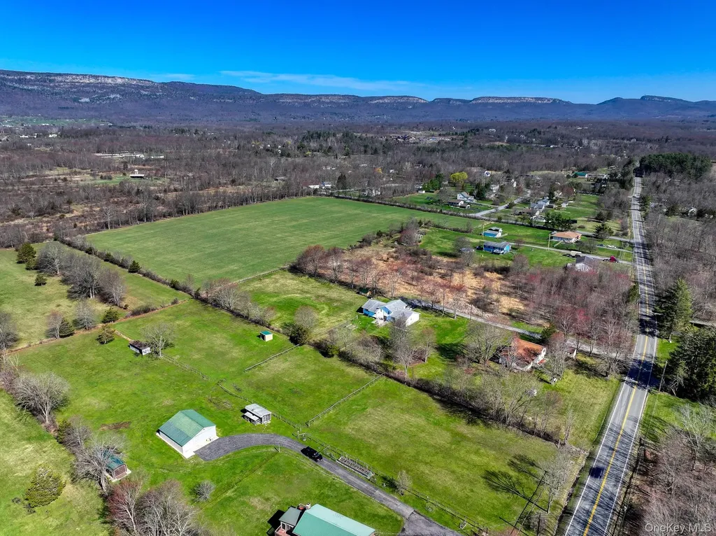 5 Stokes Lane Gardiner NY 12525