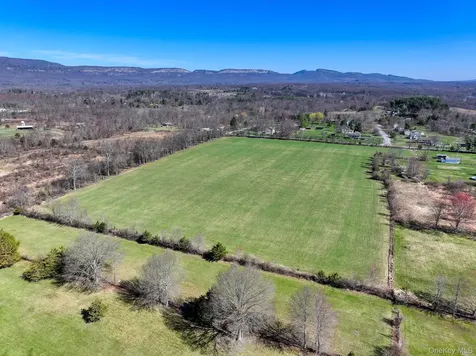 5 Stokes Lane Gardiner NY 12525