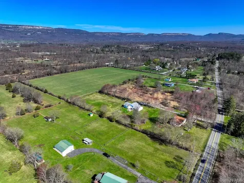 5 Stokes Lane Gardiner NY 12525