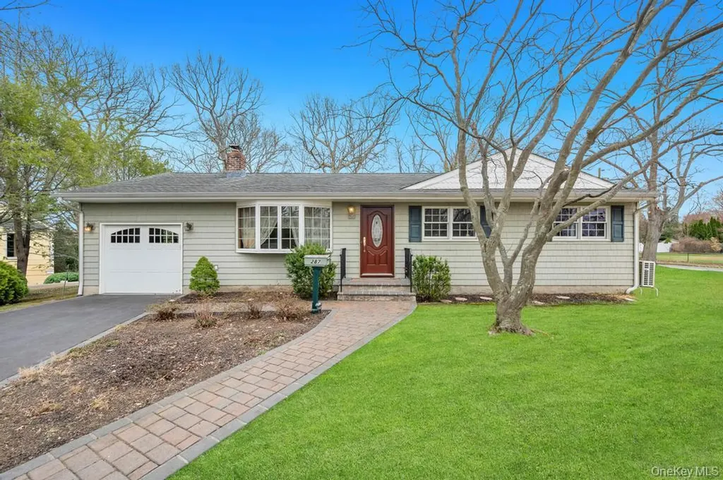 287 6th Avenue Saint James NY 11780