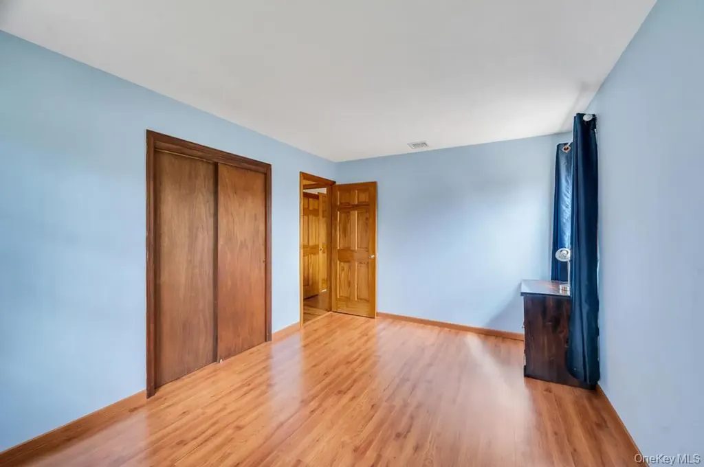 287 6th Avenue Saint James NY 11780