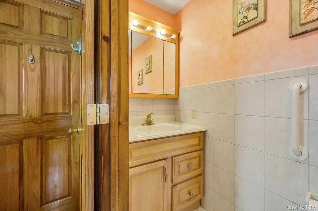 287 6th Avenue Saint James NY 11780
