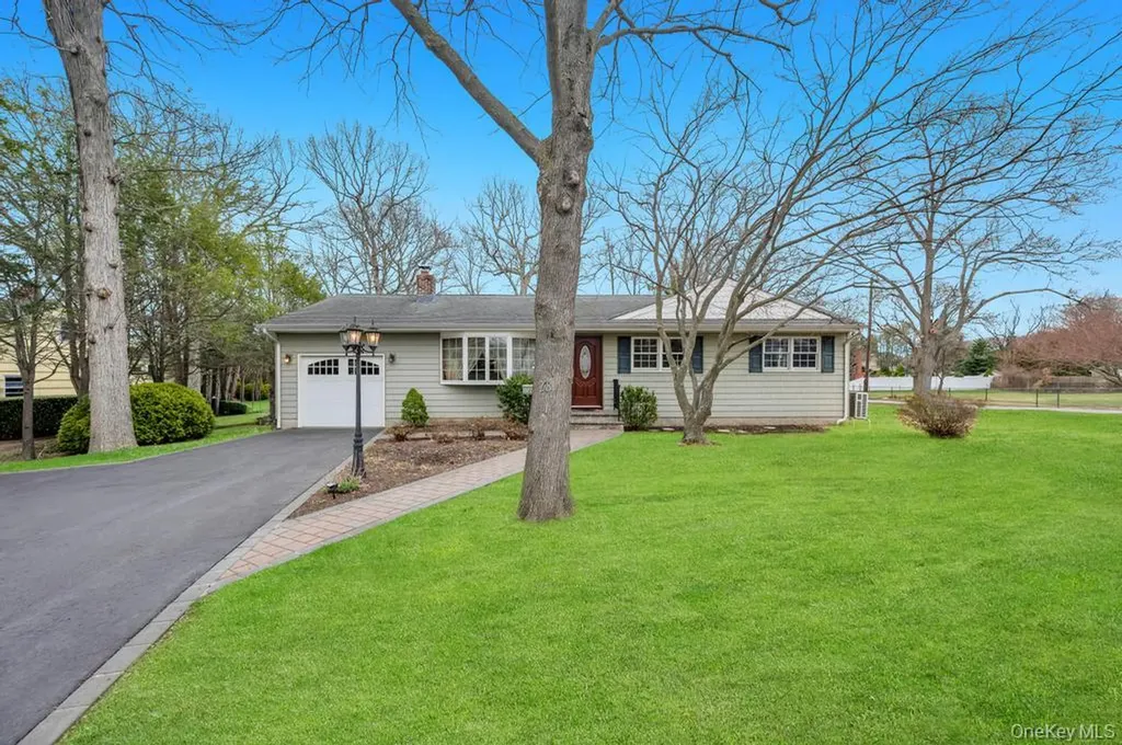 287 6th Avenue Saint James NY 11780