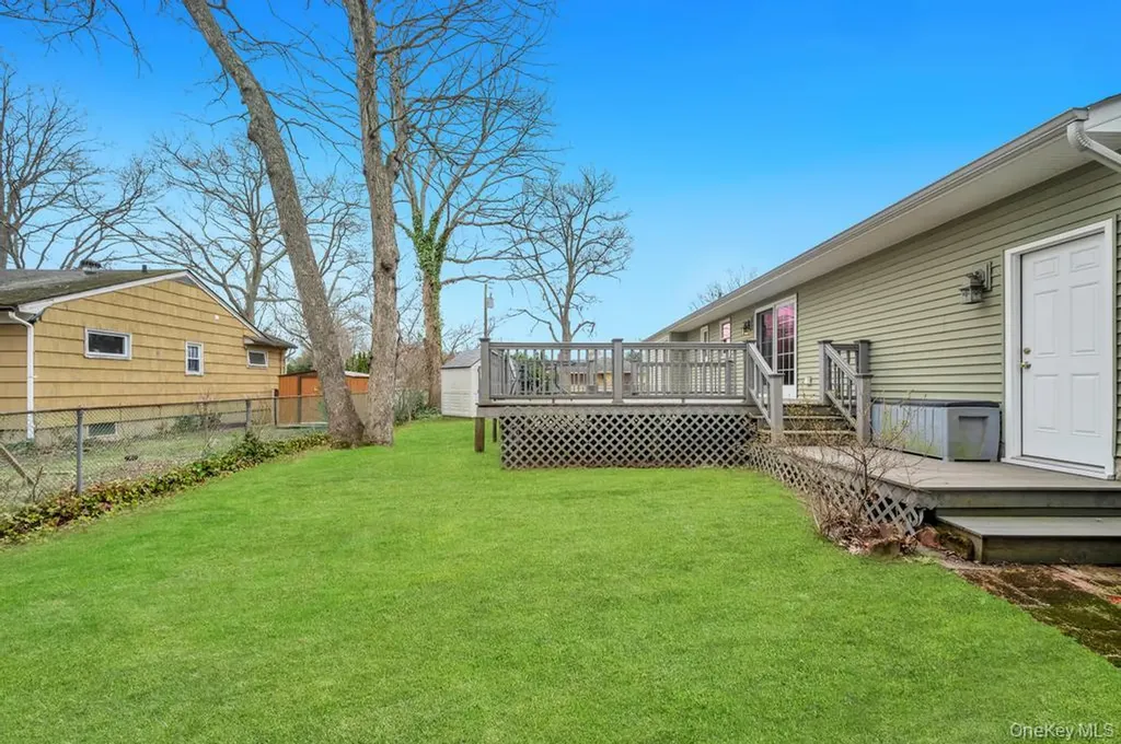287 6th Avenue Saint James NY 11780