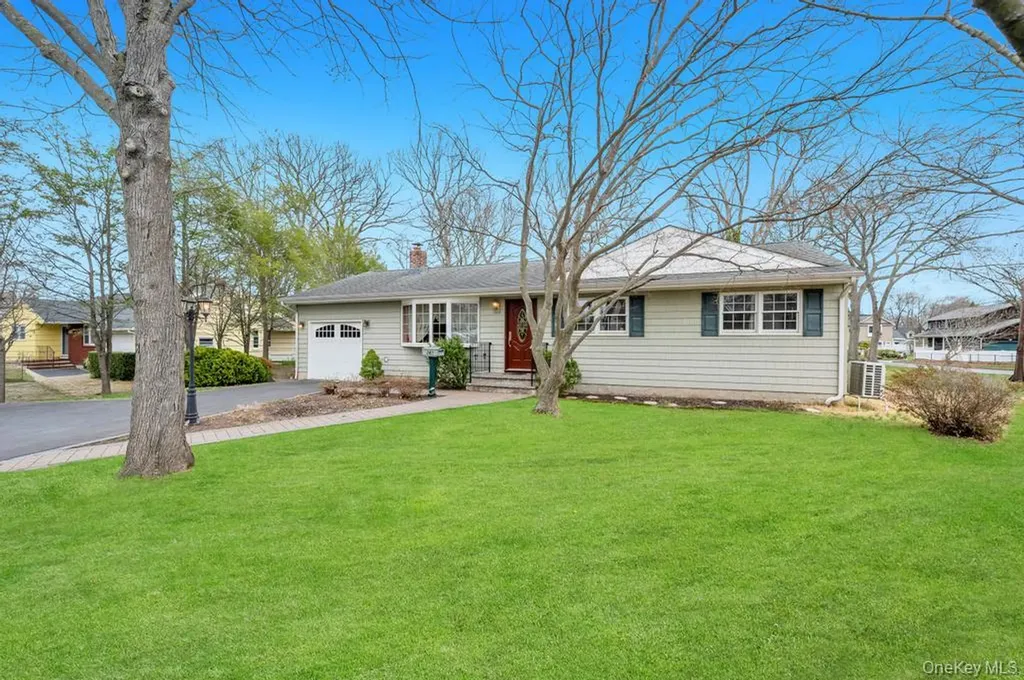 287 6th Avenue Saint James NY 11780