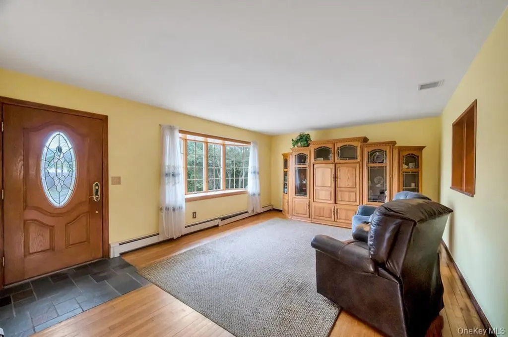 287 6th Avenue Saint James NY 11780