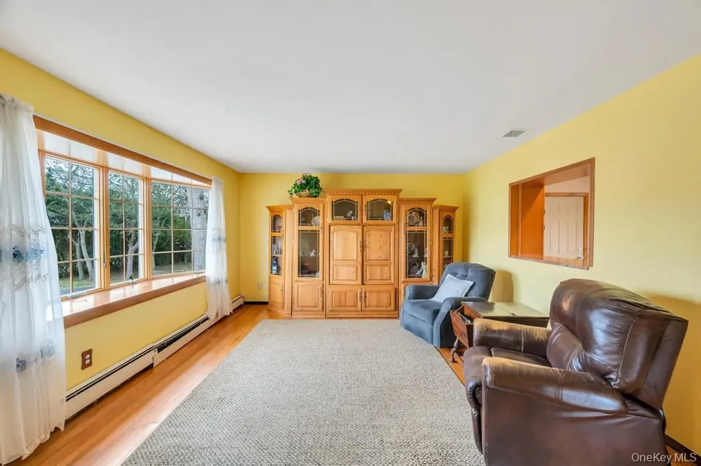 287 6th Avenue Saint James NY 11780