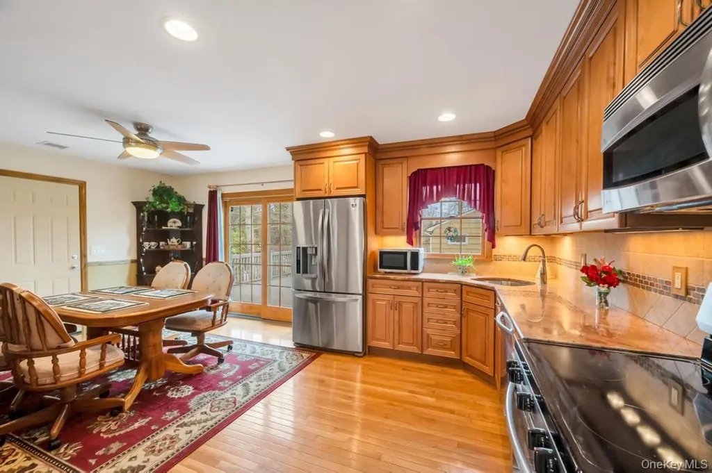 287 6th Avenue Saint James NY 11780