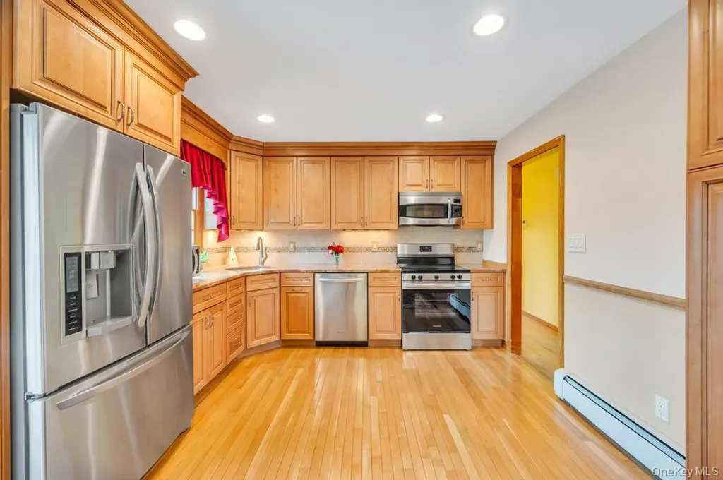 287 6th Avenue Saint James NY 11780