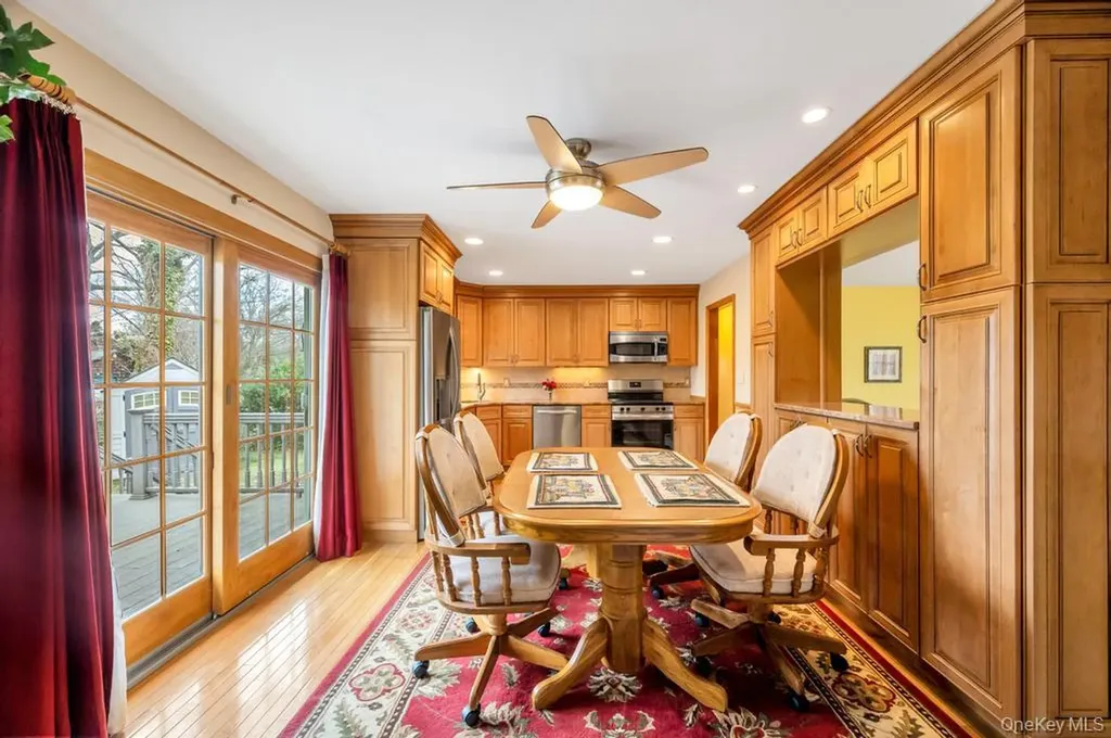 287 6th Avenue Saint James NY 11780