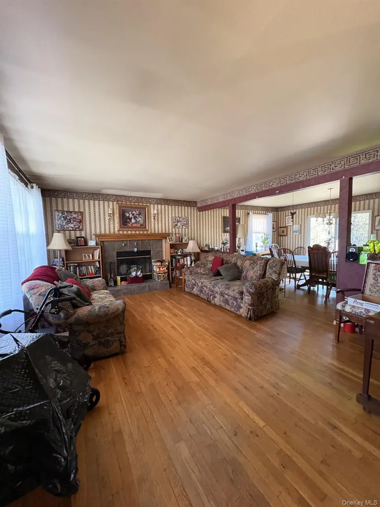 142 King Road Rocky Point NY 11778