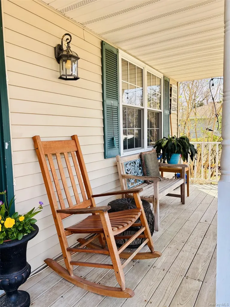 142 King Road Rocky Point NY 11778