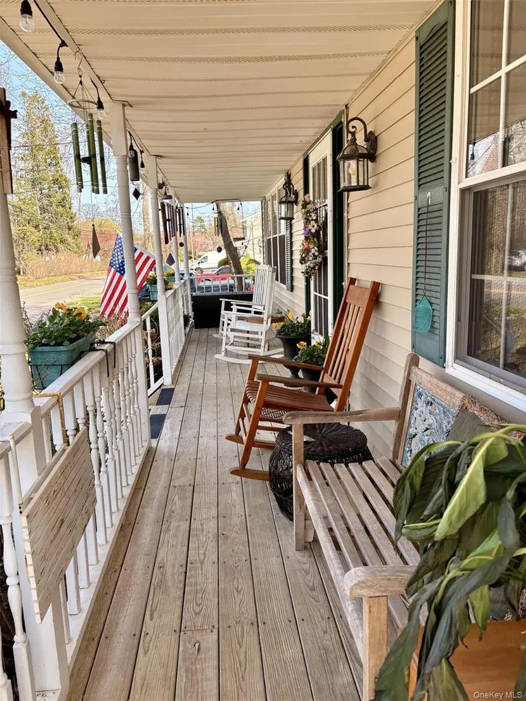 142 King Road Rocky Point NY 11778
