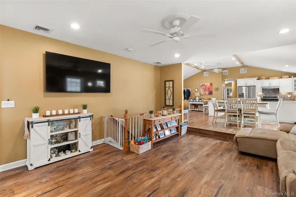 10 Denise Drive North Babylon NY 11703