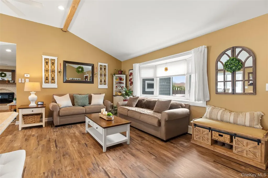 10 Denise Drive North Babylon NY 11703