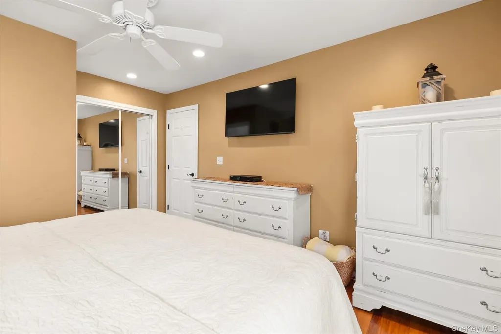 10 Denise Drive North Babylon NY 11703
