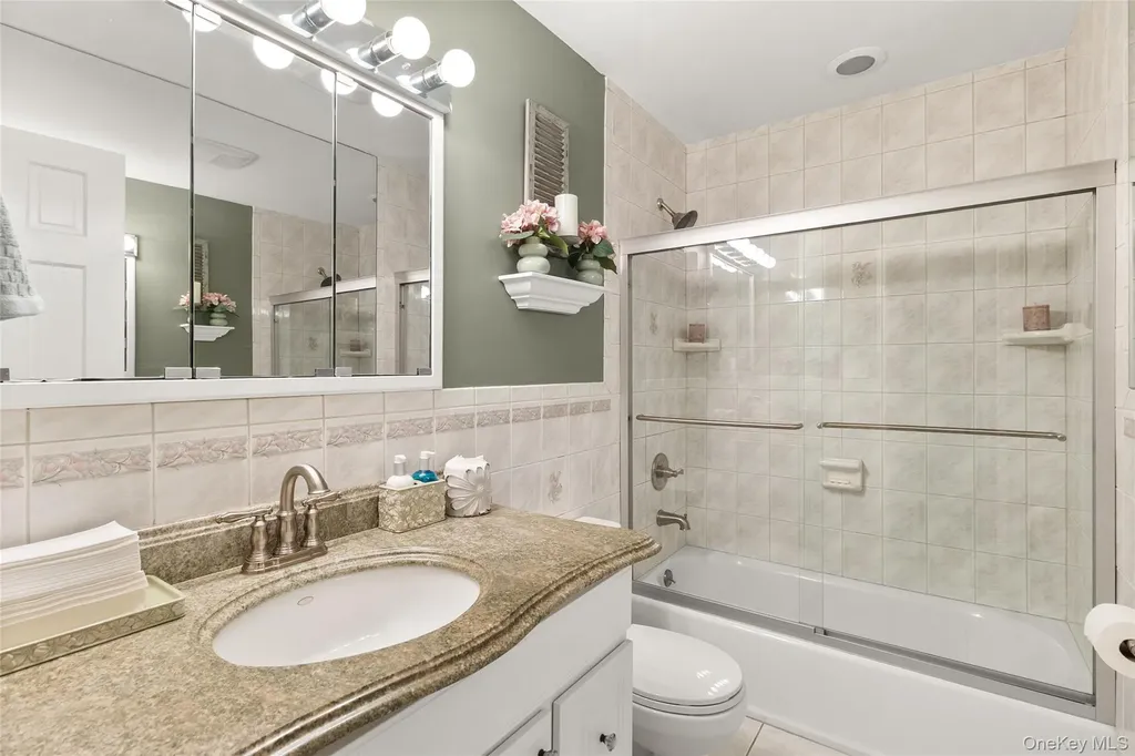 10 Denise Drive North Babylon NY 11703