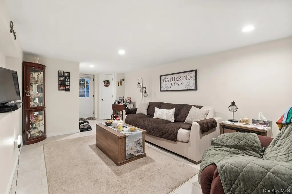 10 Denise Drive North Babylon NY 11703