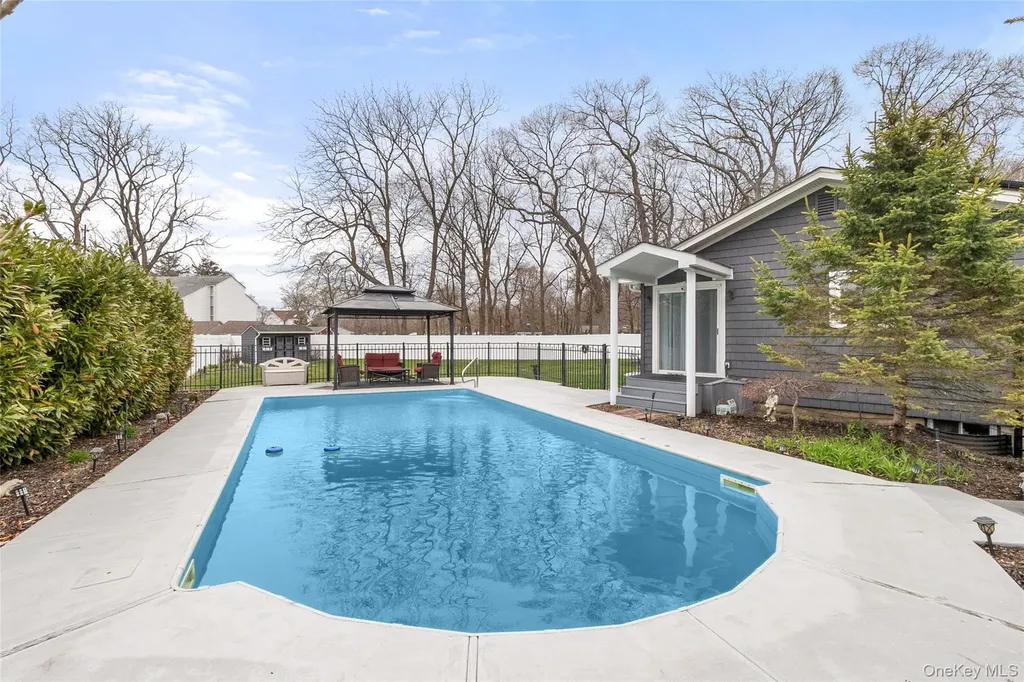 10 Denise Drive North Babylon NY 11703