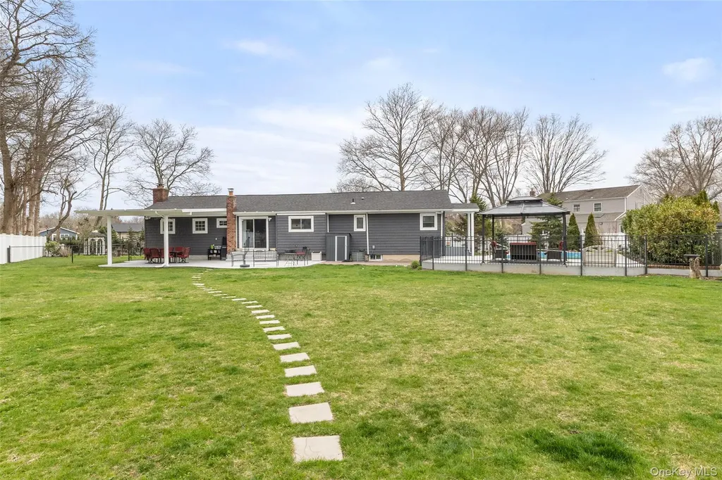 10 Denise Drive North Babylon NY 11703