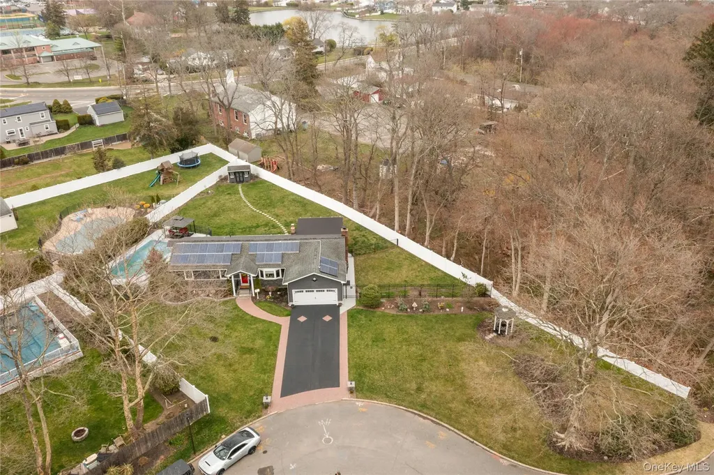10 Denise Drive North Babylon NY 11703