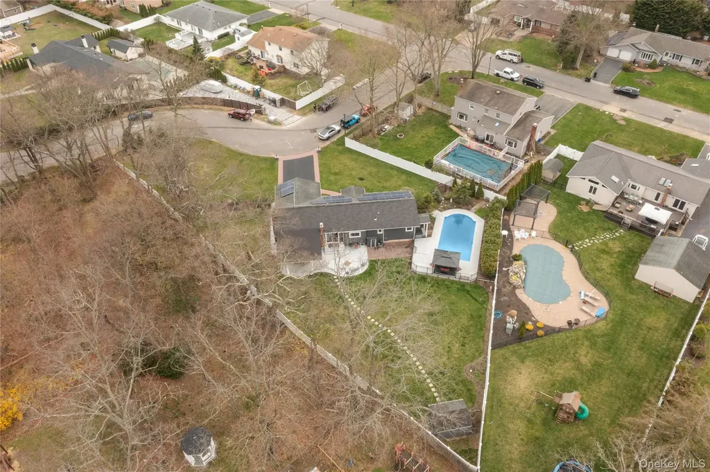 10 Denise Drive North Babylon NY 11703