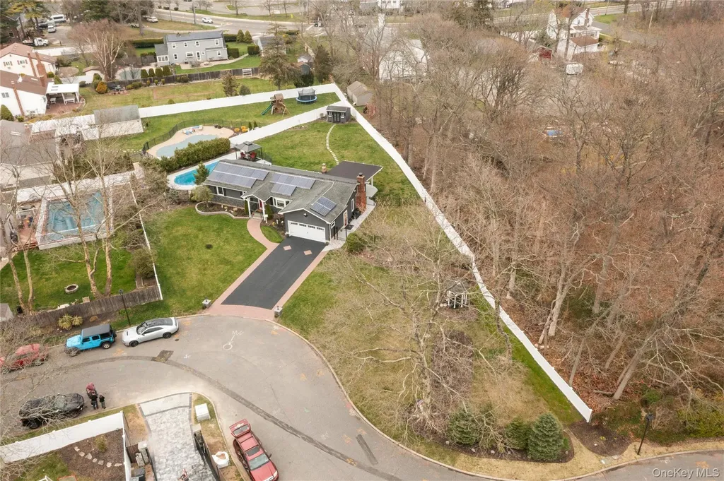 10 Denise Drive North Babylon NY 11703