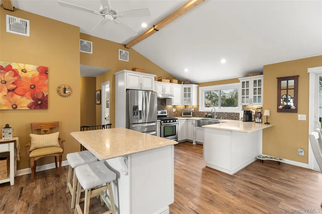10 Denise Drive North Babylon NY 11703