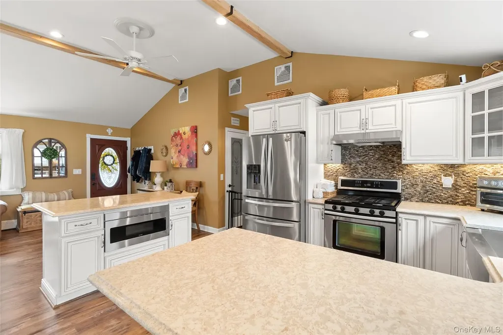 10 Denise Drive North Babylon NY 11703