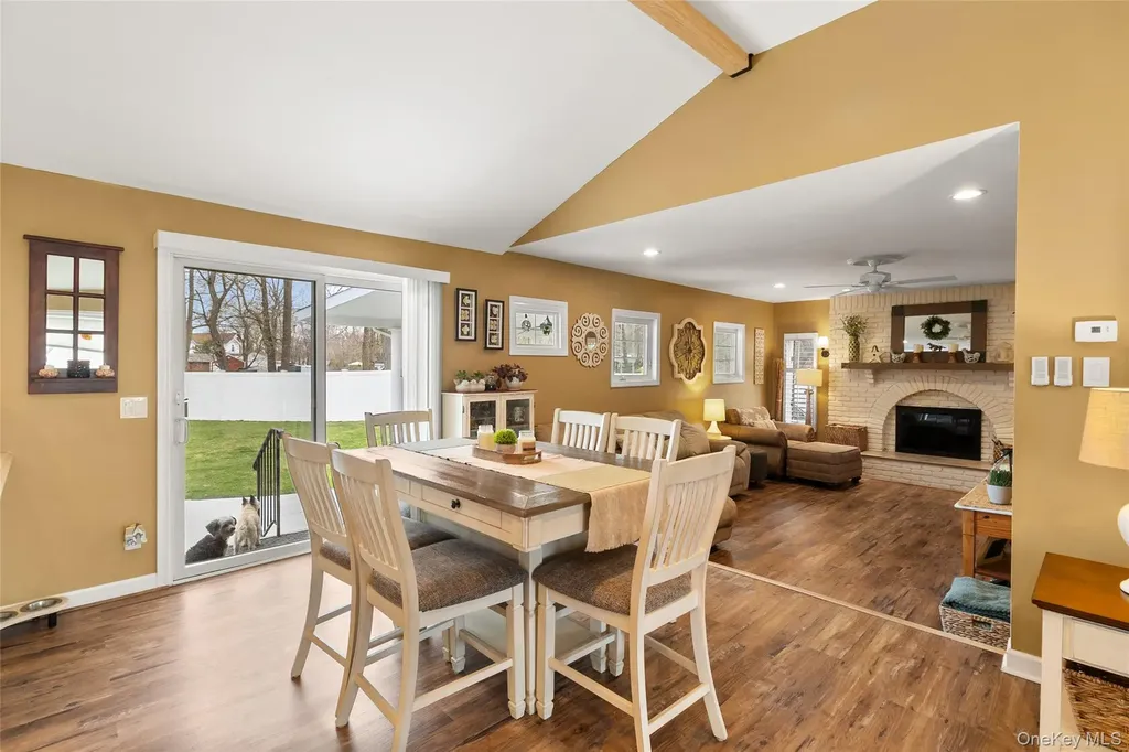 10 Denise Drive North Babylon NY 11703