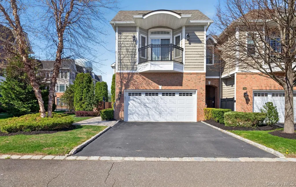 702 Equestrian Way Westbury NY 11590