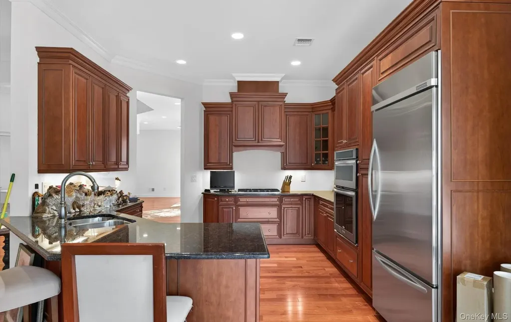 702 Equestrian Way Westbury NY 11590