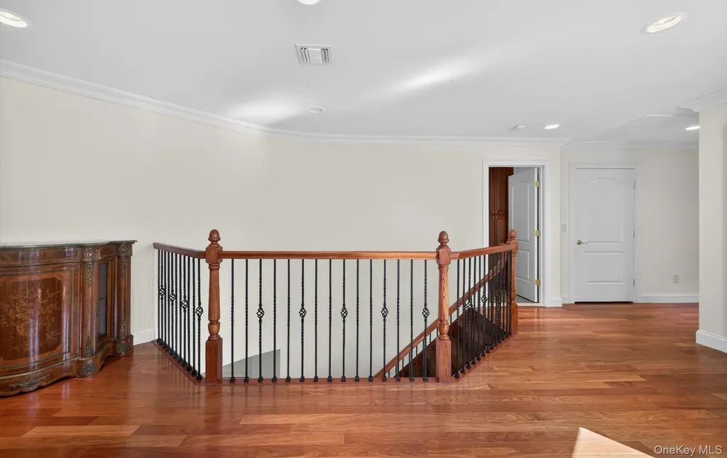 702 Equestrian Way Westbury NY 11590