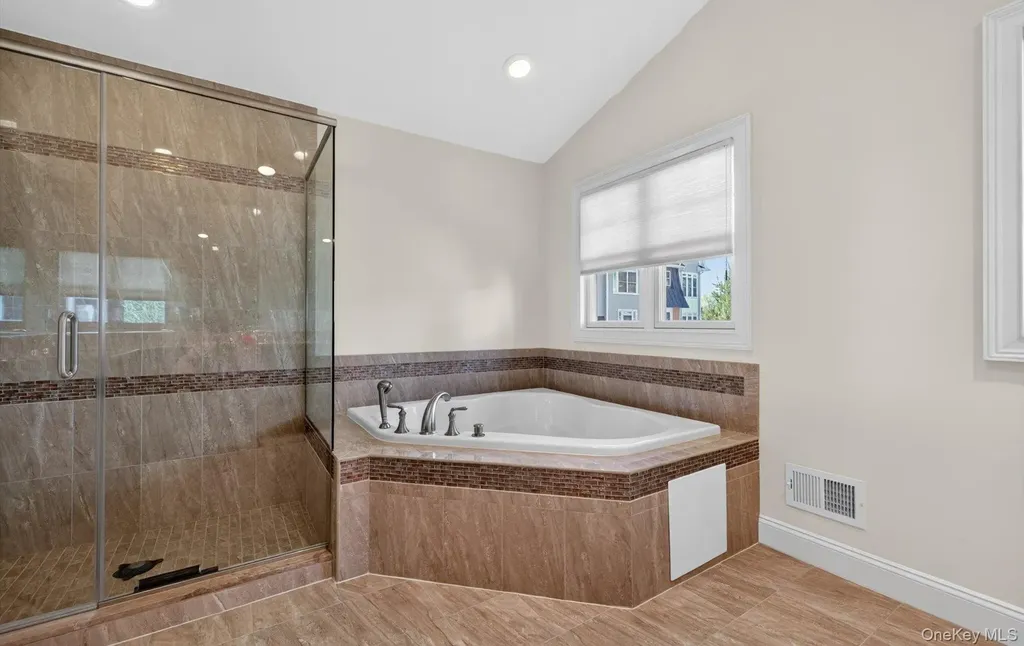 702 Equestrian Way Westbury NY 11590